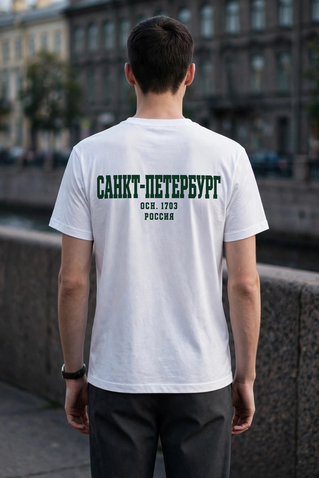 Санкт-Петербург с принтом на спине — футболка MSKOV