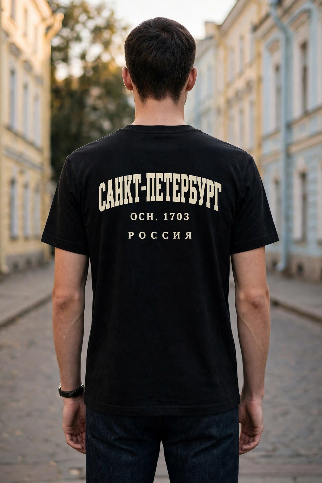 Санкт-Петербург с принтом на спине — футболка MSKOV